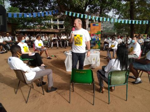 Ambassador Tom Vens addressing pupils at the Peninsula School in Waterloo