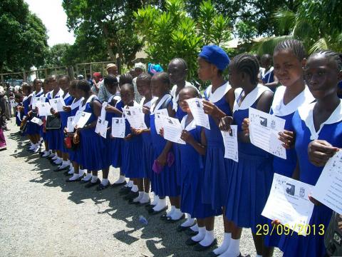 Cross section of beneficiary pupils with their certificates