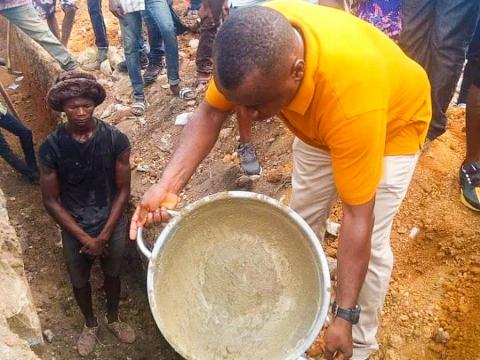 Bo Rangers Chairman turning mortar on the foundation