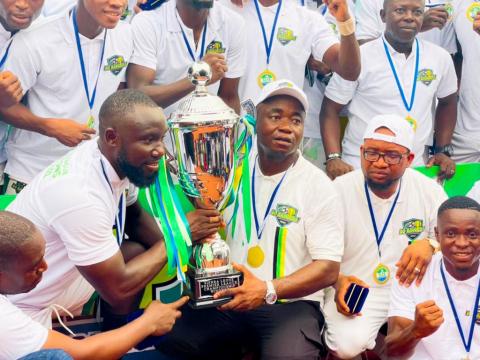 Babadi Kamara holding the trophy with his Bo Rangers officials