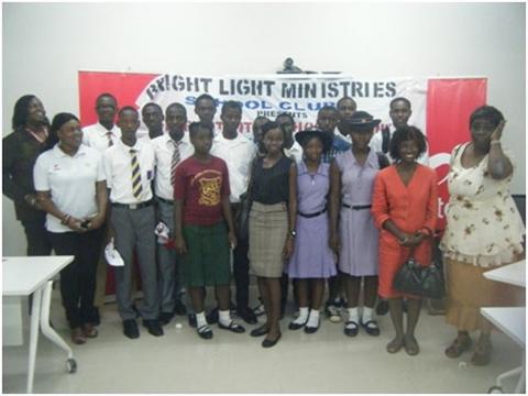 Participants and Airtel Staff pose for Politico 