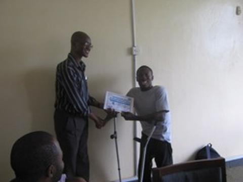 SLAJ President Umaru Fofana: handing over a certificate to a participants, Alexander Thullah